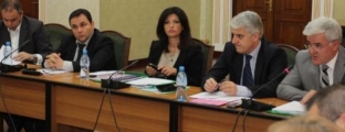 Ndryshimet Kushtetutuese të PS <br />debati degjeneroi me moldave