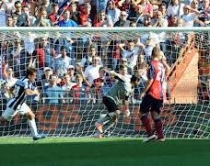 Juventusi dhe Napoli nuk ndalen <br />Bolonja surprizon Rom&euml;n n&euml; sht&euml;pi