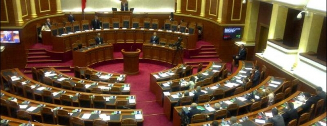 Ilir Mati, debat me juristët <br />e Berishës për kuvendin