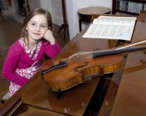 Alma Deutscher, 7-vjeçarja<br />që cilësohet si “Moxart” i vogël