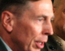 Lidhja jashtëmartesore e ish-shefit <br />të CIA-s, zyrtarët: Plot të tjerë si ai