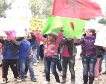 Durrës, shkolla përmbytet nga <br />ujërat e zeza nxënësit protestojnë