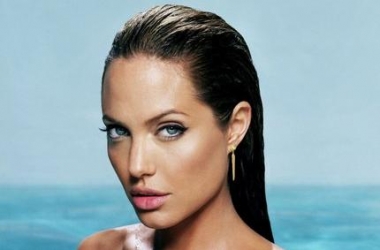 Angelina Jolie planifikon t&euml; l&euml;r&euml; aktrimin
