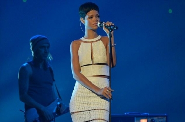 Rihanna bamir&euml;se p&euml;r festat e fundvitit