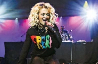 Rita Ora tashmë dhe aktore, <br />pjesë e serialit “Beverly Hills 90210”