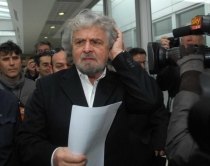 EDITORIAL/ Politika dridhet nga <br />mb&euml;rritja e Beppe Grillos