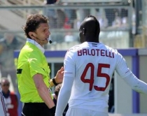 Baloteli d&euml;nohet me tre ndeshje