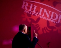 Nj&euml; sorr&euml; n&euml; qiellin e opozit&euml;s