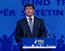 Topi: Politika, jo fishekzjarre<br />t&euml; pranoj&euml; gabimet