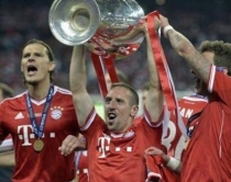 UEFA zbulon 10 kandidat&euml;t<br />p&euml;r &ccedil;mimin e &lsquo;Topit t&euml; Art&euml;&rsquo; 2013