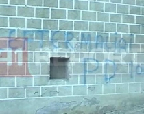 Parrullat elektorale, Lame: Po<br />përdhosen monumentet