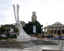 Monumenti i Kavajës<br />Komedia e Viktorias