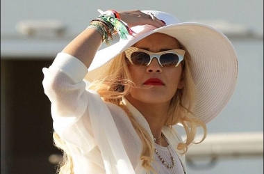 Rita Ora shfaqet në<br />formë në “Glastonbury Festival”