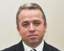 Zgjidhja p&euml;rball&euml; oligarkis&euml;