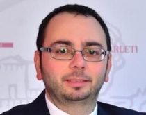 Profesionet e&nbsp;parregulluara...