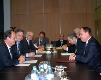 Hollande, Nishanit: Franca do ta<br />mb&euml;shtes&euml; Shqip&euml;rin&euml; p&euml;r statusin