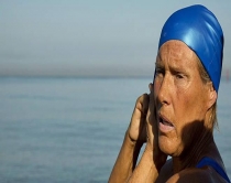64-vjeçarja Diana Nyad kalon<br />me not nga Havana në Florida