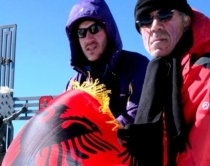 Alpinistët dhe flamuri shqiptar edhe<br />në majën më të lartë të Zvicrës
