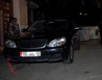 FOTOLAJM/Makina  e Berishës e<br />parkuar para makinës së Bashës