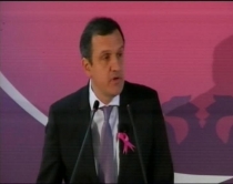 FOTOLAJM/ Ministri Beqaj,<br />gjithnjë me fjongon rozë
