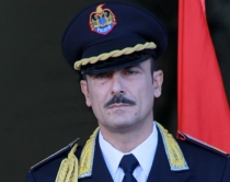 &ldquo;Prind&euml;r, mos e lini timonin<br />n&euml; duart e f&euml;mij&euml;ve&rdquo;