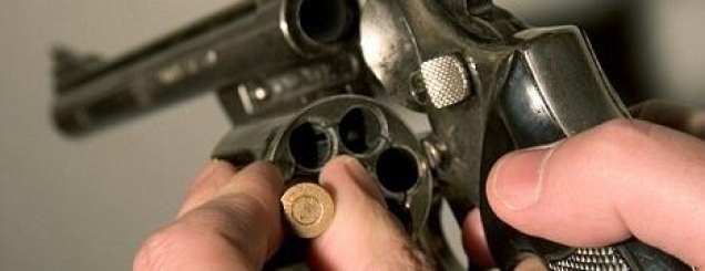 Itali, ruletë ruse me pistoletë<br />qëllohet në kokë një shqipta