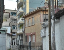 Tiranë, banorët ankohen për<br />godinën 8-katëshe pas tregut çam