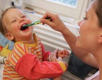 Ja si të kujdeseni për<br />dhëmbët e fëmijëve tuaj