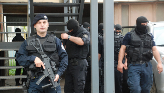 900 mijë € në muaj për emigrim ilegal, goditet banda e fuqishme në Kosovë