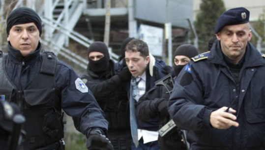 Era shtet/ Policia arreston zyrtarin serb, Gjuriç me pranga drejt Prishtinës