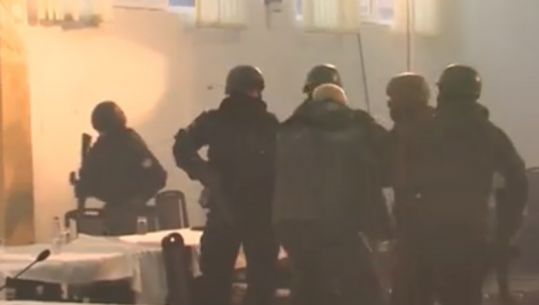 Pamje të reja, dhjetëra policë të armatosur rrethojnë zonën, si u arrestua Gjuriç