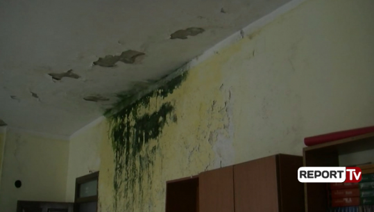 Shkolla e mesme në Berat në kushte skandaloze, bashkia: S’kemi fonde