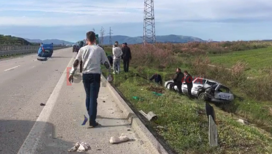 Aksident në Vlorë, përplasen dy makina, tre të plagosur, makina në kanal/ VIDEO