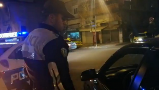 “Mos e ndërprit o burrë” Polici debat me shoferin, 378 kontrolle, 2 në pranga në Tiranë/ VD