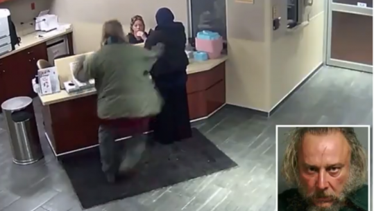 Video/ Momenti i tmerrshëm kur 57-vjeçari sulmon në spital adoleshenten me hijab
