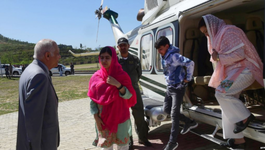 Vizita 4 ditore emocionuese e Malalas në vendlindje