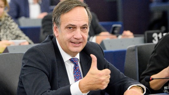 Knut Fleckenstein dorën në zemër për Shqipërinë: BE të nisë negociatat, të rinjtë e këtij vendi e meritojnë!