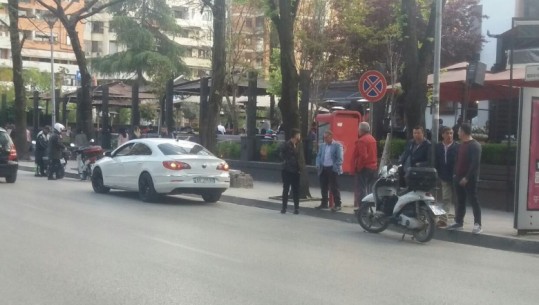 Aksident në ish-bllok, Tiranë/Automjeti përplaset me motorin