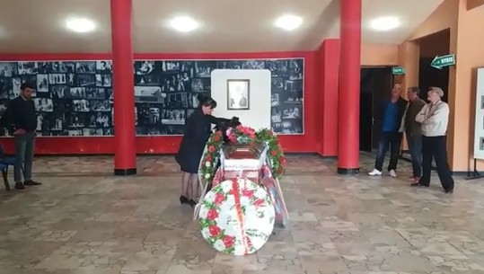 I jepet lamtumira e fundit këngëtarit fierak, Vilson Shaho përcillet mes homazheve