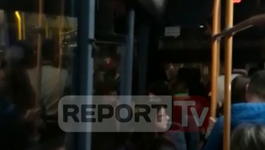 Dy autobusët urbanë përplasën në Tiranë, trafik në qendër/ Video