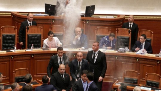 Dhuna në Kuvend, përjashtohen 6 deputetët e opozitës dhe ministri Bushati/ Reagimet