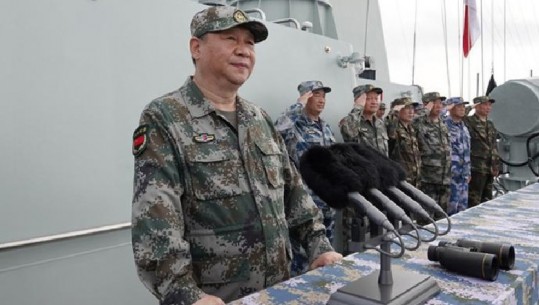 Xi Jinping me kamuflazh, Kina tregon muskujt me 10.000 ushtarë  në detin e konflikteve