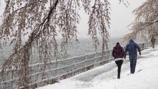 Dëborë, shi e breshër, mot i pazakontë në SHBA, 3 të vdekur