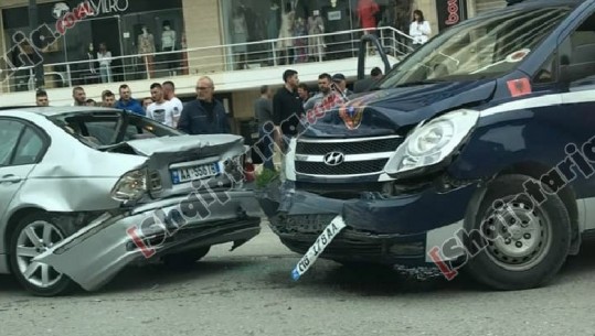 Vlorë, furgoni i policisë përplaset me 'BMW'/ VIDEO + FOTO