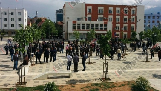 ‘Lironi 11 të arrestuarit’/ Tubim në Kukës, protestuesit: Nesër do jemi në Shkodër