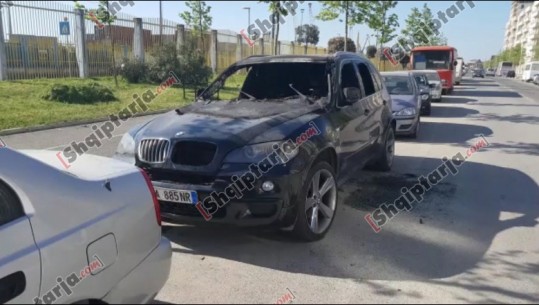 VIDEO/Defekt teknik, digjet ‘BMW X5’ e drejtorit të Arsimit dhe Kulturës në bashkinë e Durrësit 