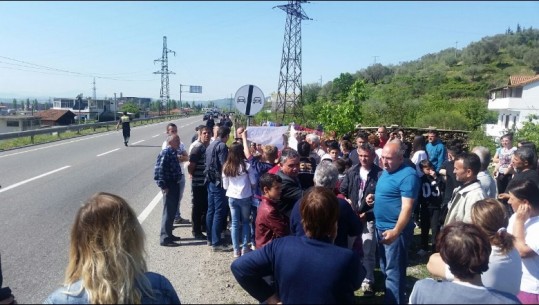 Nuk ka linjë transporti për në Elbasan, banorët e Balldrenit ngrihen në protestë