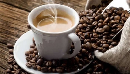 Një filxhan kafe në mëngjes mund t'ju ndihmojë të humbni peshë