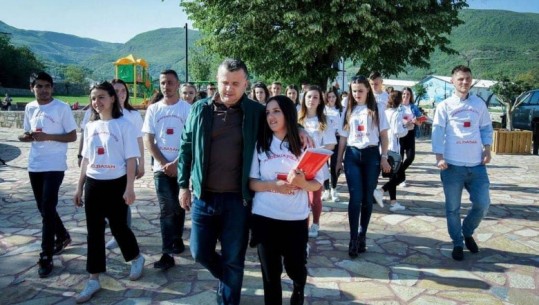 Balla me të rinjtë në Elbasan: Është për të ardhur keq që në Parlament kemi një opozitë të papërgjegjshme