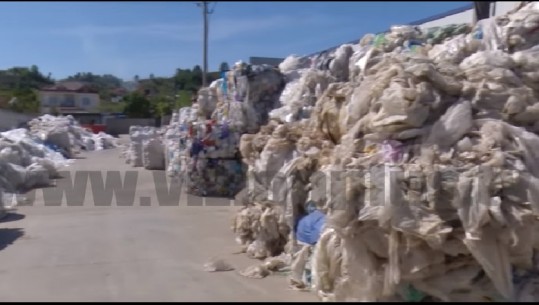 FOTO/ Pamjet e fabrikës së riciklimit në Kashar para se të digjej 